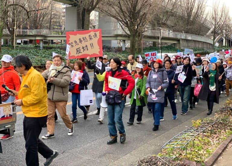 Unmasked Protesters March Against Masks and State of Emergency