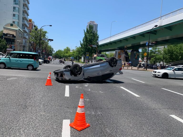 Flipped Car Blocks Traffic for Hours on Busy Wakamiya Dori